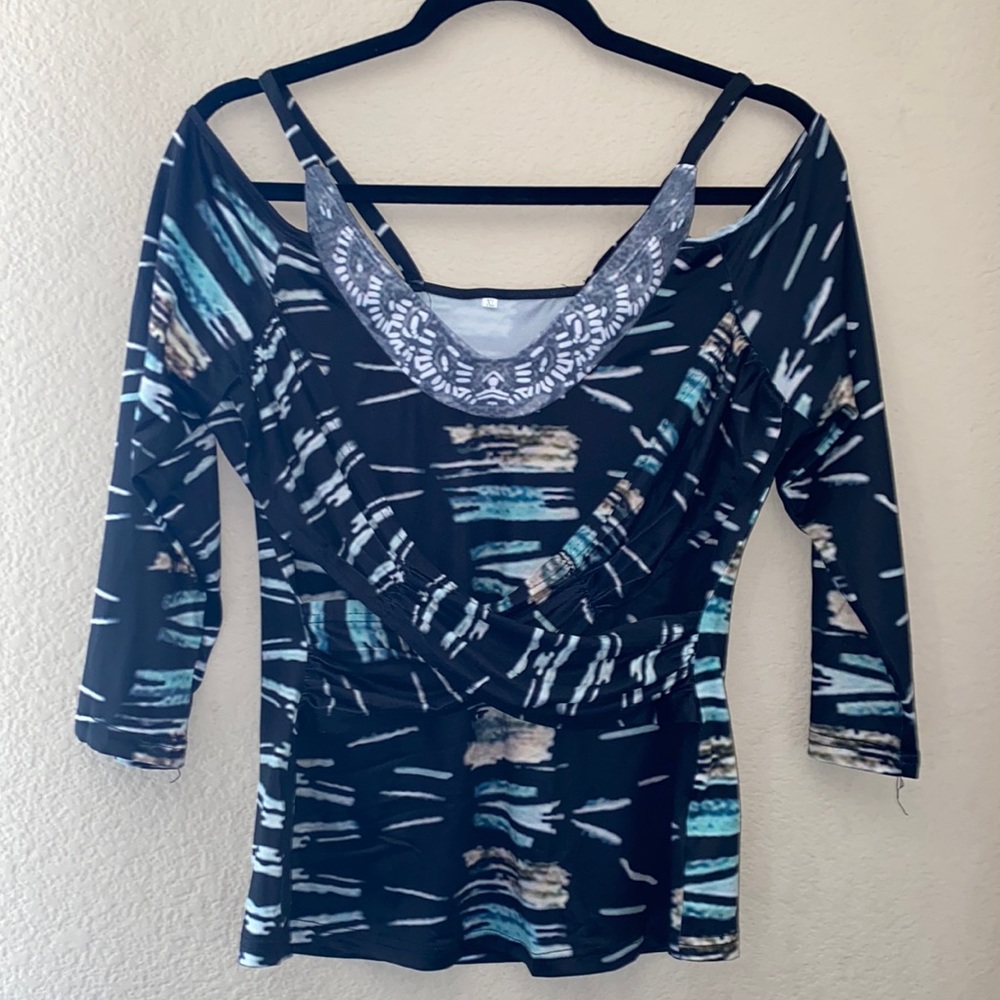 3/4 SLEEVE CROSS-FRONT BLOUSE